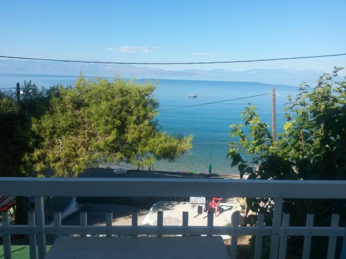 Appartamento Balcony To Waves Aigeira Esterno foto